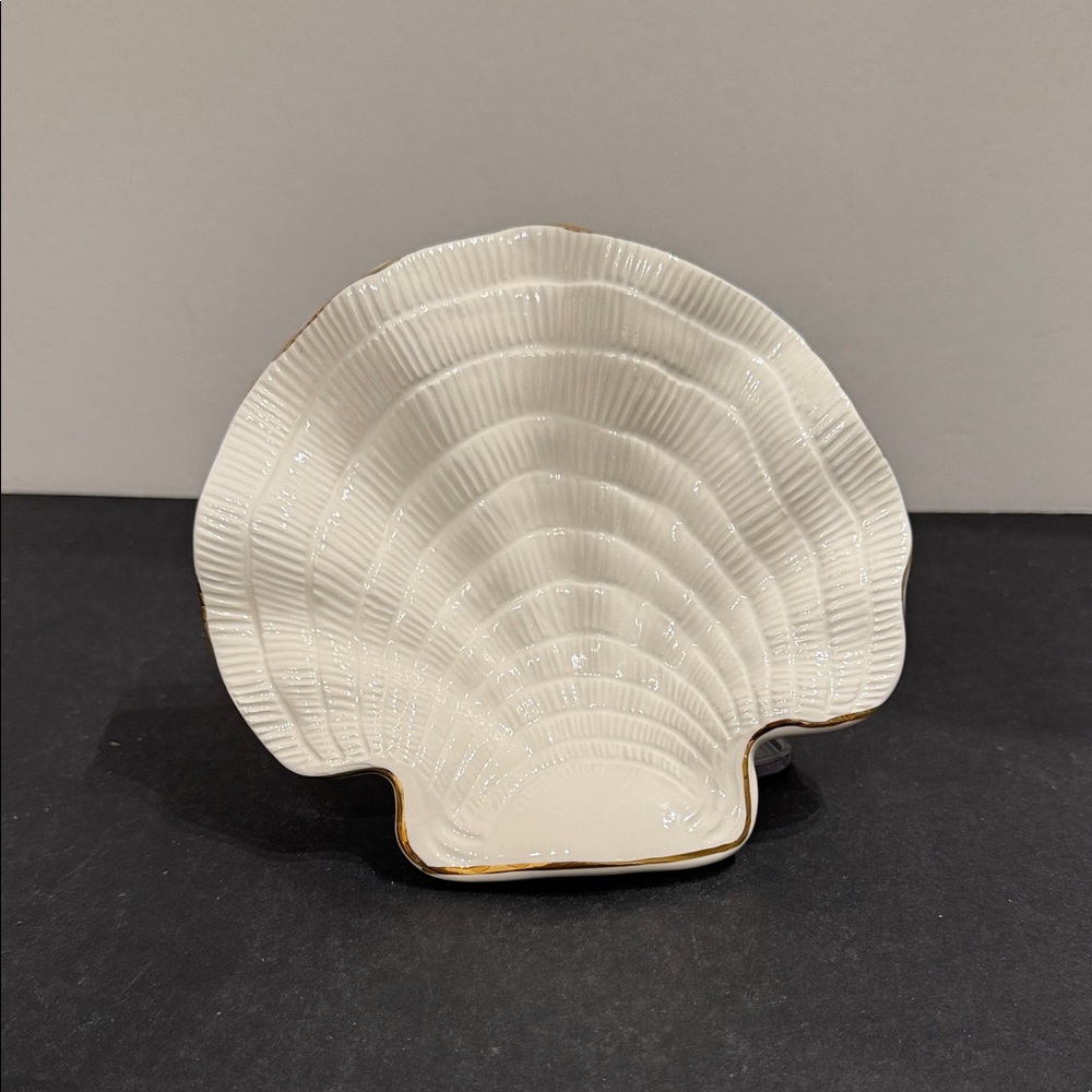 White Shell-Shaped Ceramic trinket dish or soap dish